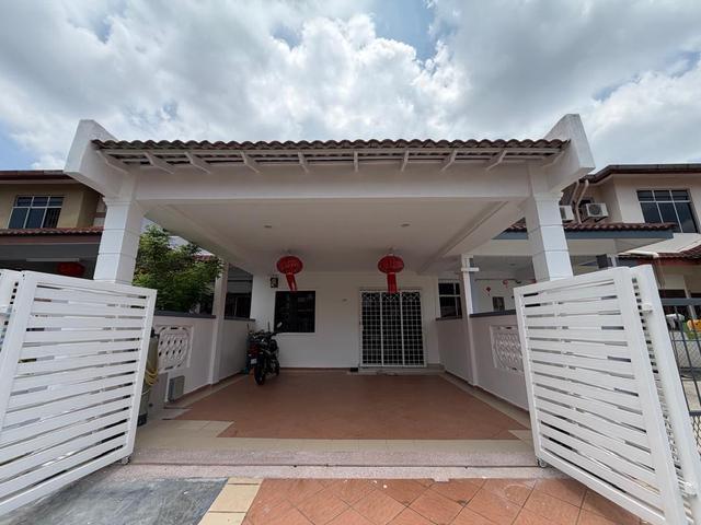 Terraced House for sale in Malaka