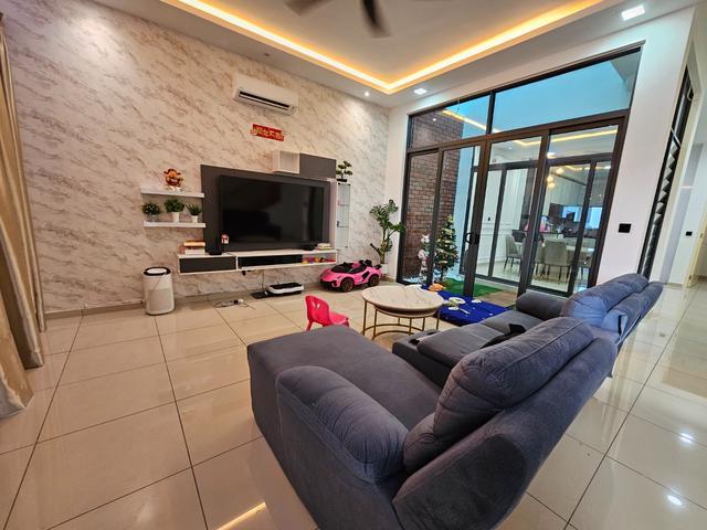Terraced House for sale in Malaka