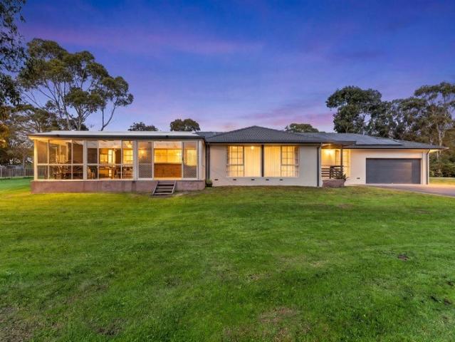 Cottage for sale in Camerons Creek, Victoria