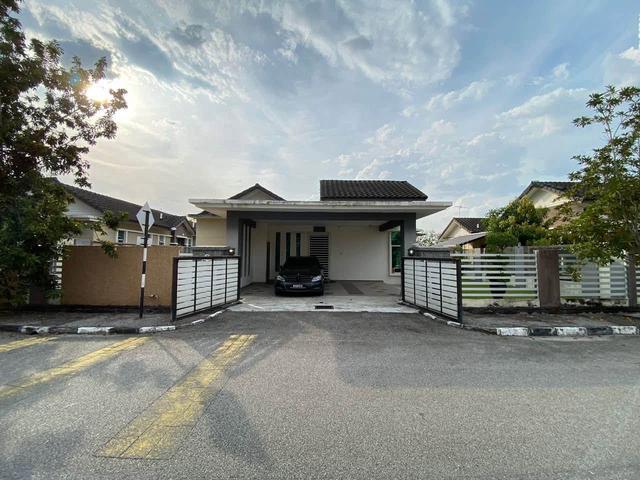 Bungalow for sale in Wellesley, Penang