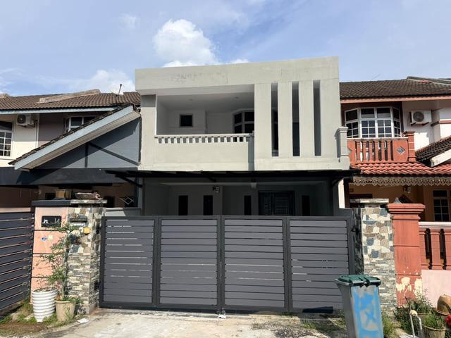 Terraced House for sale in Ulu Tiram, Johor