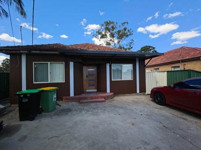 House for rent in Carramar, Sydney