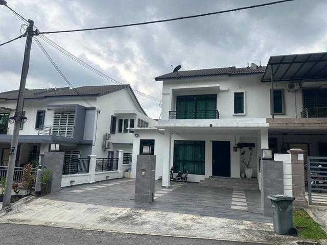 Terraced House for sale in Malaka