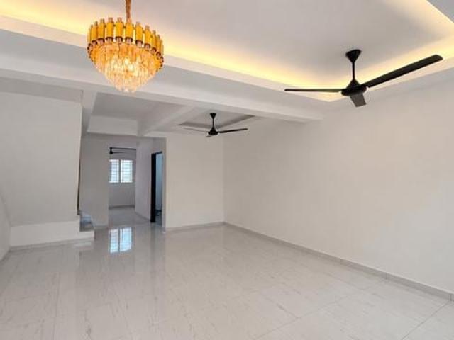 Terraced House for sale in Malaka