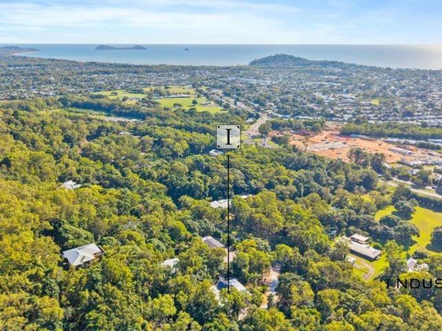 Cottage for sale in Kewarra Beach, Queensland