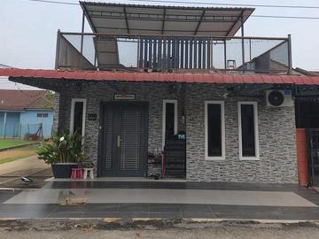 Terraced House for sale in Malaka