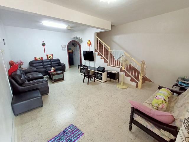 Terraced House for sale in Malaka