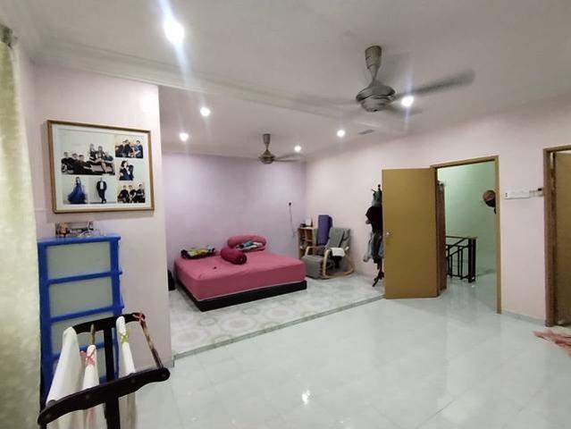 Terraced House for sale in Malaka