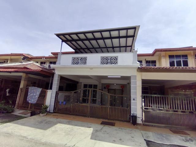 Terraced House for sale in Malaka