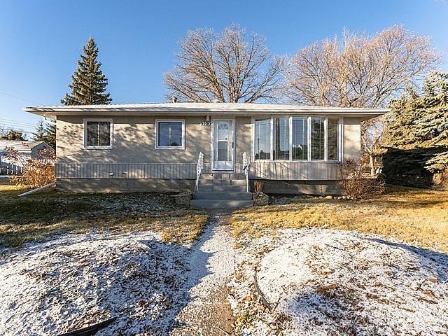 House for sale in Wedgewood, Alberta