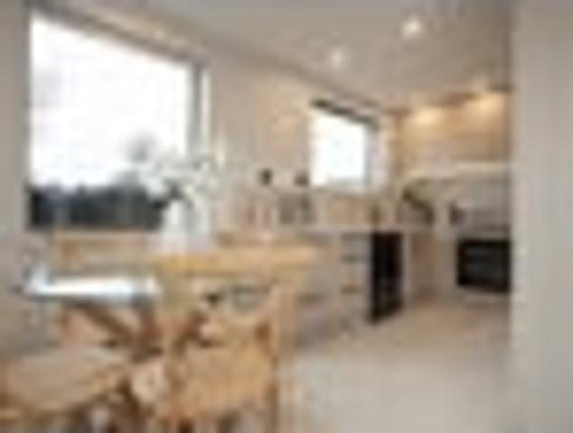 Townhouse for sale in Chaslands, Canterbury