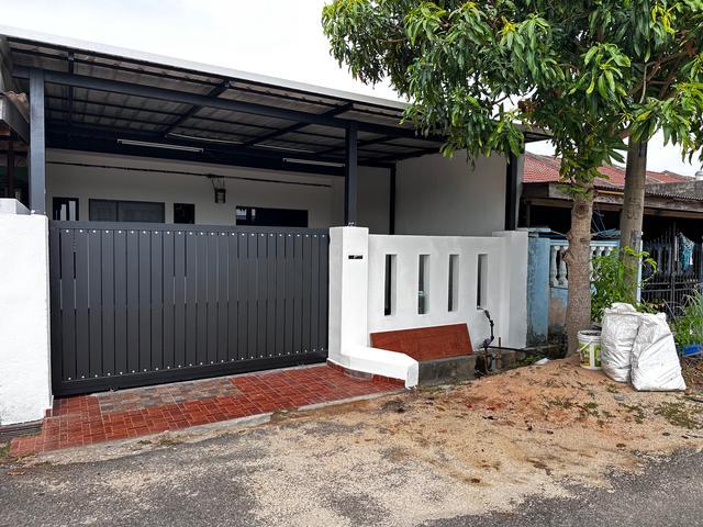 Terraced House for sale in Malaka