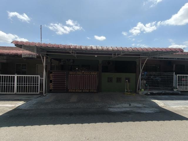 Terraced House for sale in Malaka