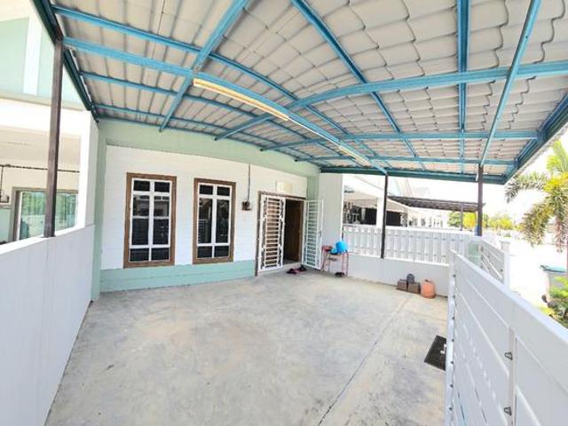 Terraced House for sale in Malaka