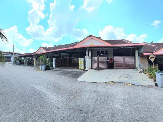 Terraced House for sale in Malaka