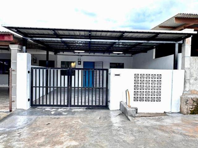 Terraced House for sale in Malaka