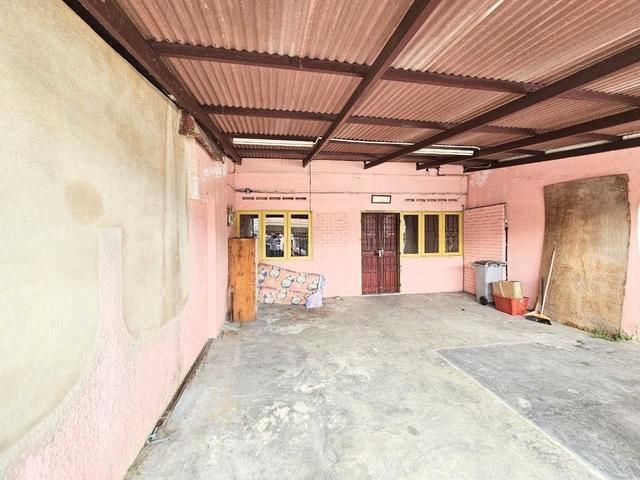 Terraced House for sale in Malaka