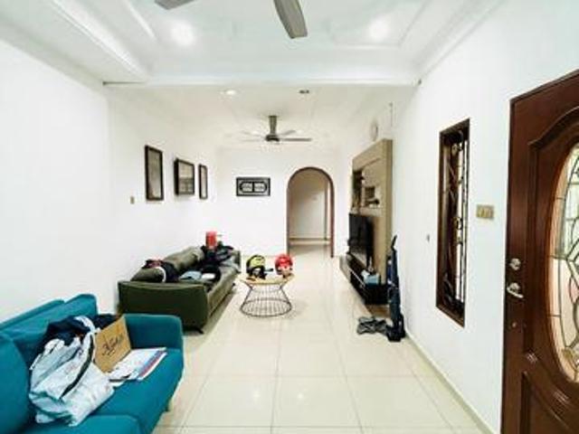 Terraced House for sale in Malaka