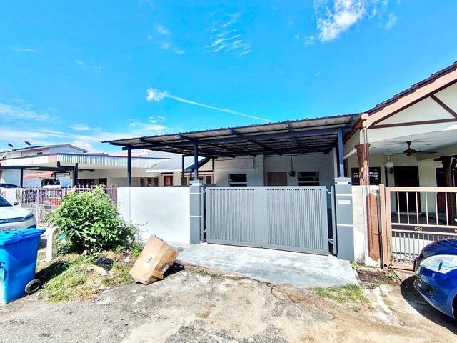Terraced House for sale in Malaka
