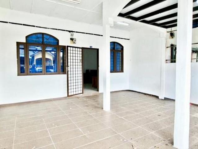 Terraced House for sale in Malaka
