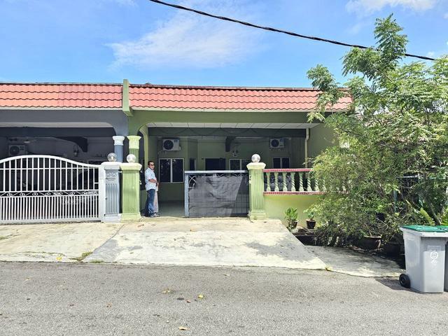 Terraced House for sale in Malaka