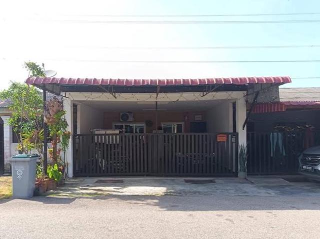 Terraced House for sale in Malaka
