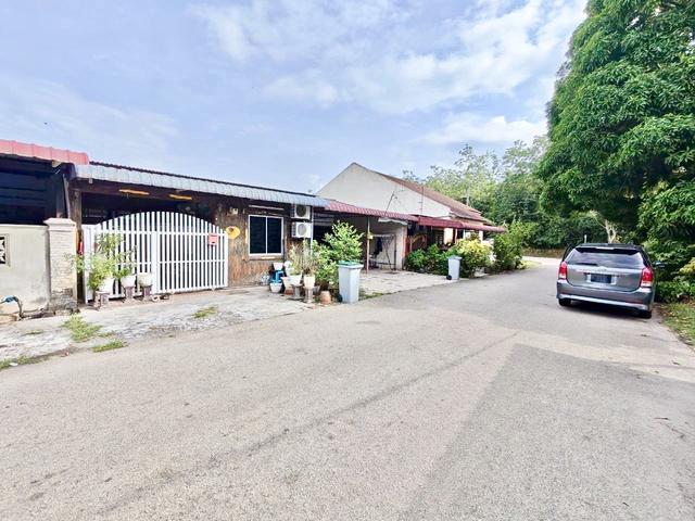 Terraced House for sale in Malaka