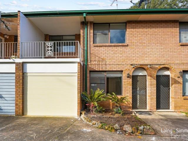 Townhouse for rent in Carramar, Sydney