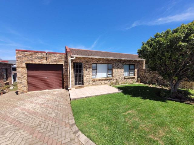 Townhouse for sale in Jeffreys Bay, Kouga Local Municipality