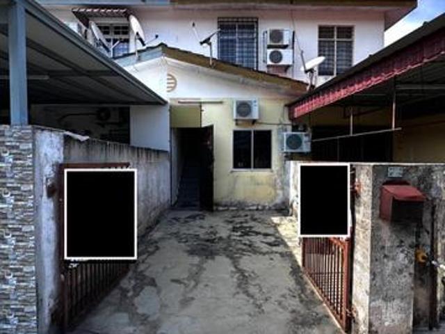 Townhouse for sale in Malaka