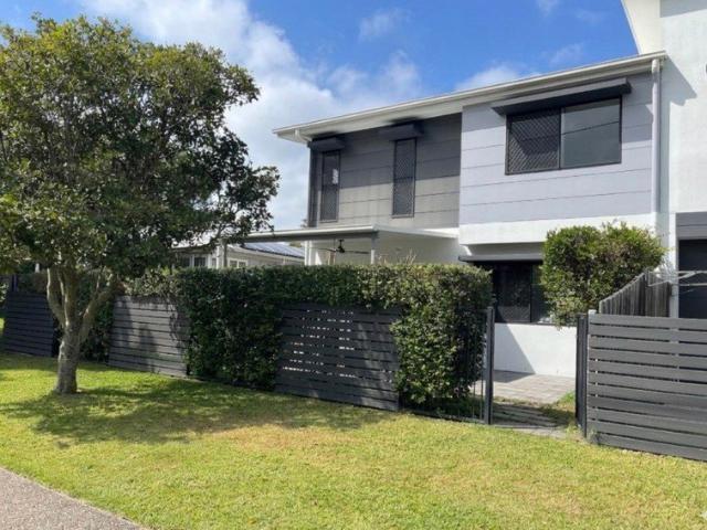 Townhouse for sale in Kings Creek, Queensland