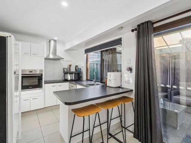Townhouse for sale in Helensvale Town Centre