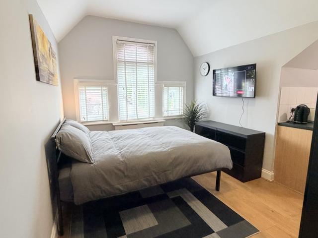 Studio for rent in Ewell, Surrey