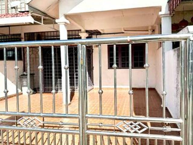Terraced House for sale in Malaka
