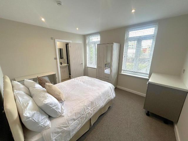 Room for rent in New Town, Monks Orchard