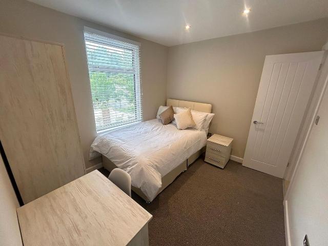 Room for rent in New Town, Monks Orchard