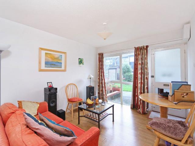 Apartment for rent in Southfields, Greater London