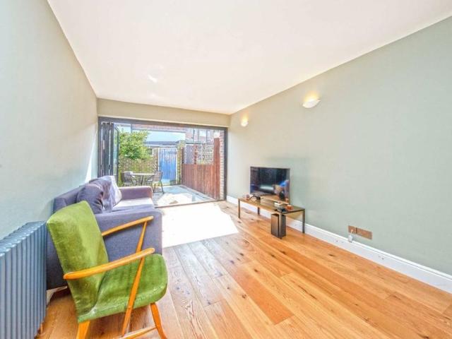 House for rent in Southfields, Greater London