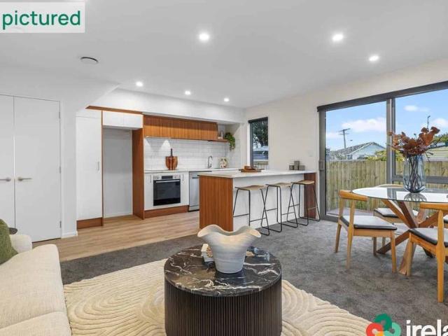 Townhouse for rent in Chaslands, Canterbury