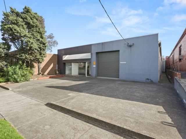 Warehouse for rent in Cheltenham, Melbourne