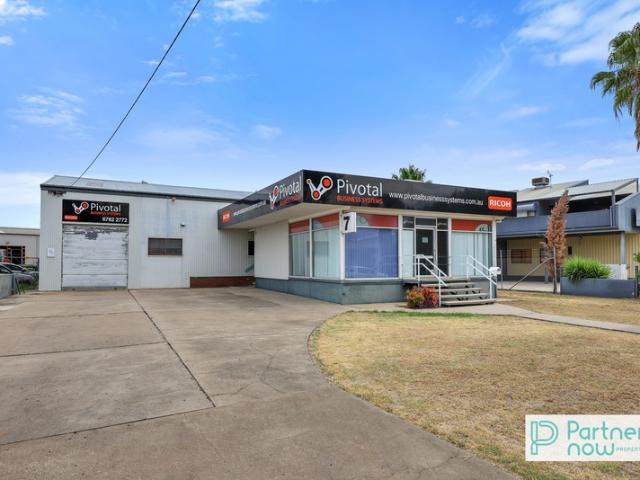Warehouse for rent in Piallamore, New South Wales