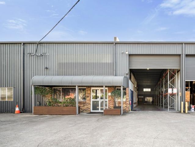 Warehouse for rent in Toombul, Queensland