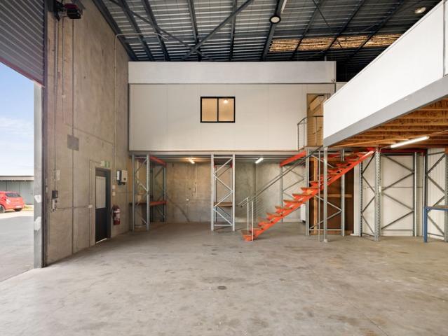 Warehouse for rent in Toombul, Queensland