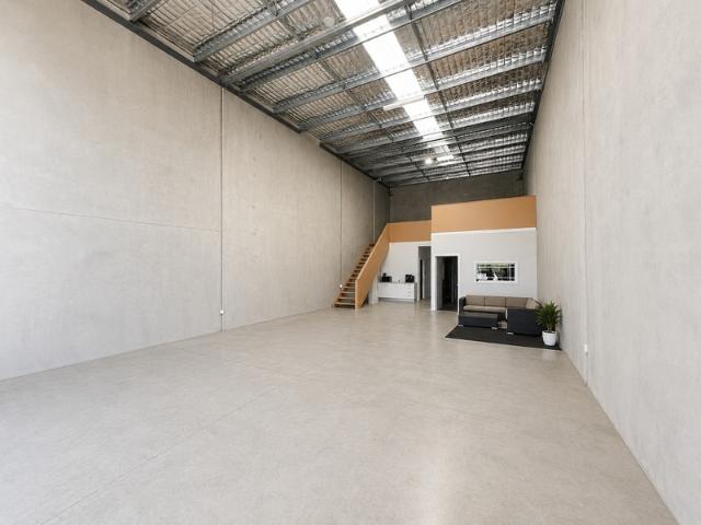Warehouse for rent in Kings Creek, Queensland