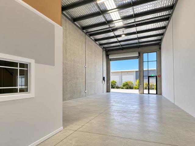 Warehouse for rent in Kings Creek, Queensland