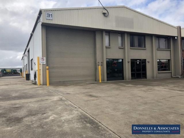 Warehouse for rent in Toombul, Queensland