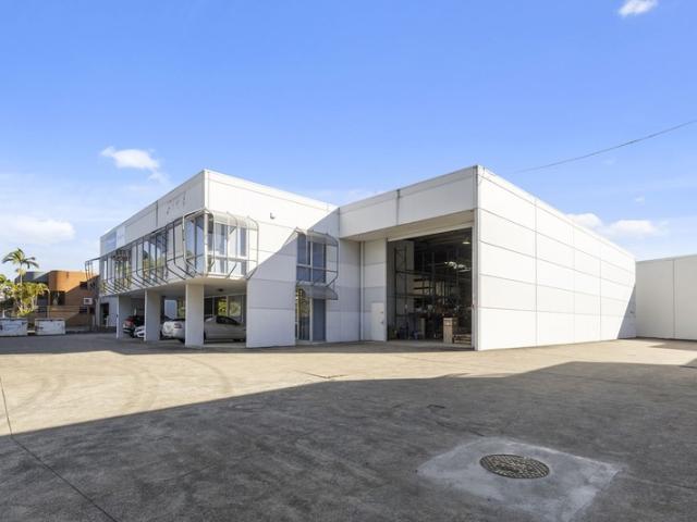 Warehouse for rent in Toombul, Queensland