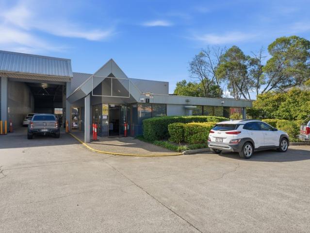 Warehouse for rent in Toombul, Queensland