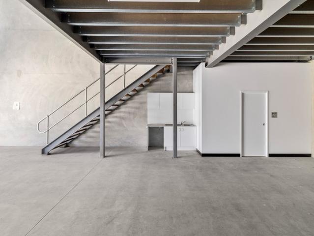 Warehouse for rent in Toombul, Queensland