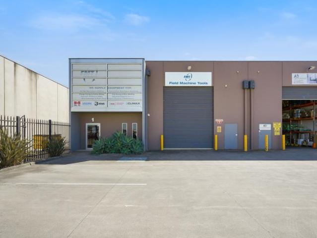 Warehouse for rent in Hallam, Melbourne
